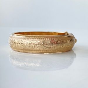 Sarah Cov Gold Filament Hinged Bangle